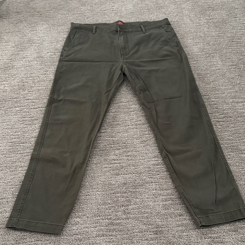 Levi's Men's Olive Chinos NWOT